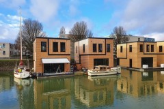 Met havenloften, zeg maar (drijvende) pontonwoningen